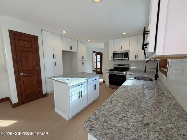 $579,900 | 129 Doria Drive, Blakeslee, PA 18610