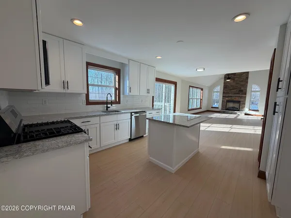 $579,900 | 129 Doria Drive, Blakeslee, PA 18610