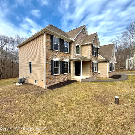 $579,900 | 129 Doria Drive, Blakeslee, PA 18610