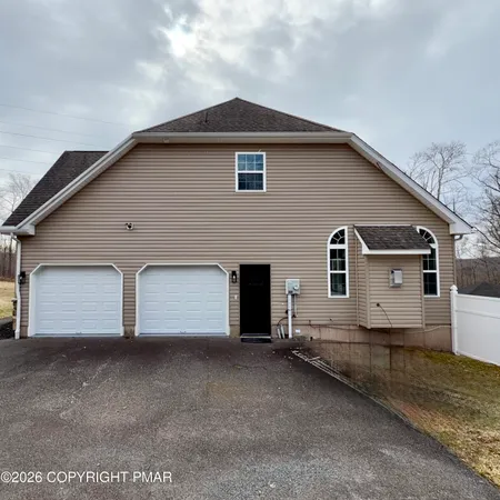 $579,900 | 129 Doria Drive, Blakeslee, PA 18610