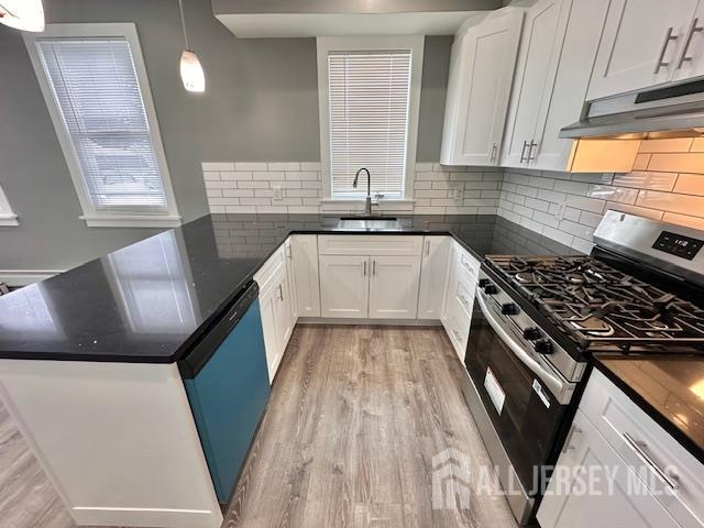 15 Doughty Street, Unit C Raritan, NJ 08869 - Photo 9 of 18 a kitchen with granite countertop a stove a sink and a refrigerator