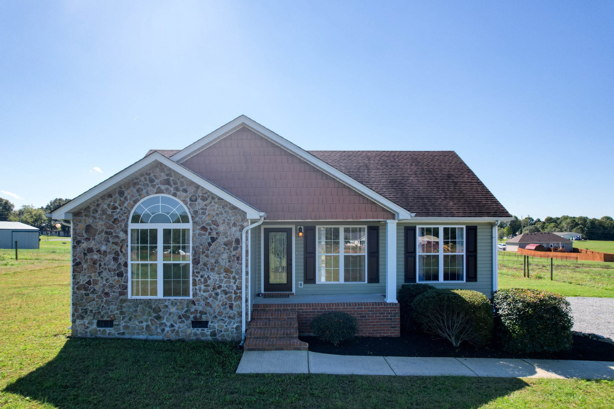 724 Lear Road Portland, TN 37148 - Photo 2 of 32 a front view of a house with garden