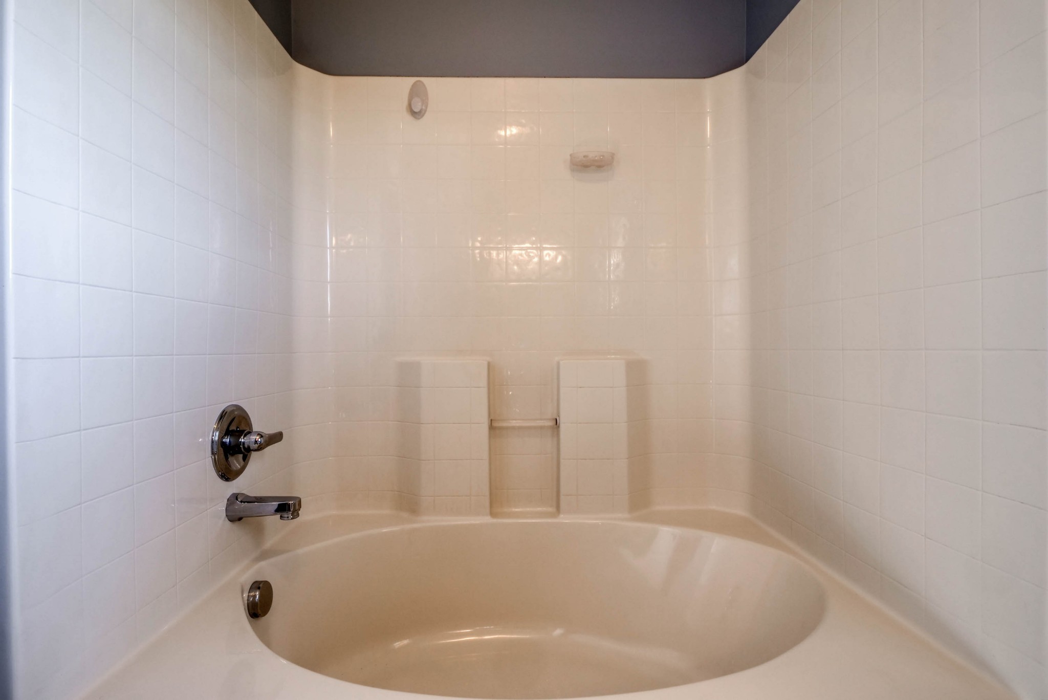 724 Lear Road Portland, TN 37148 - Photo 21 of 32 a bathroom with a tub