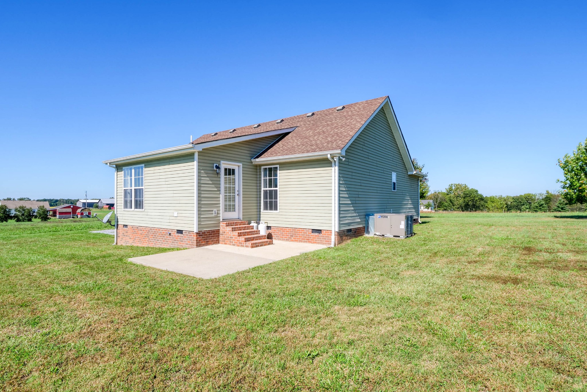 724 Lear Road Portland, TN 37148 - Photo 22 of 32 a backyard of a house with table and chairs