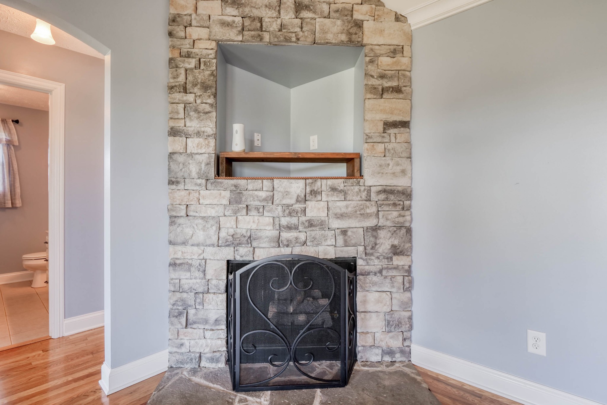 724 Lear Road Portland, TN 37148 - Photo 7 of 32 a room with fireplace
