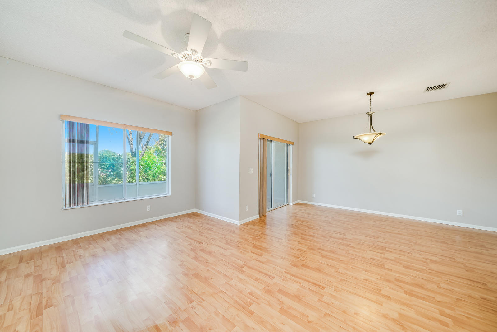 8313 Vía Serena Boca Raton, FL 33433 - Photo 24 of 78 Living Room