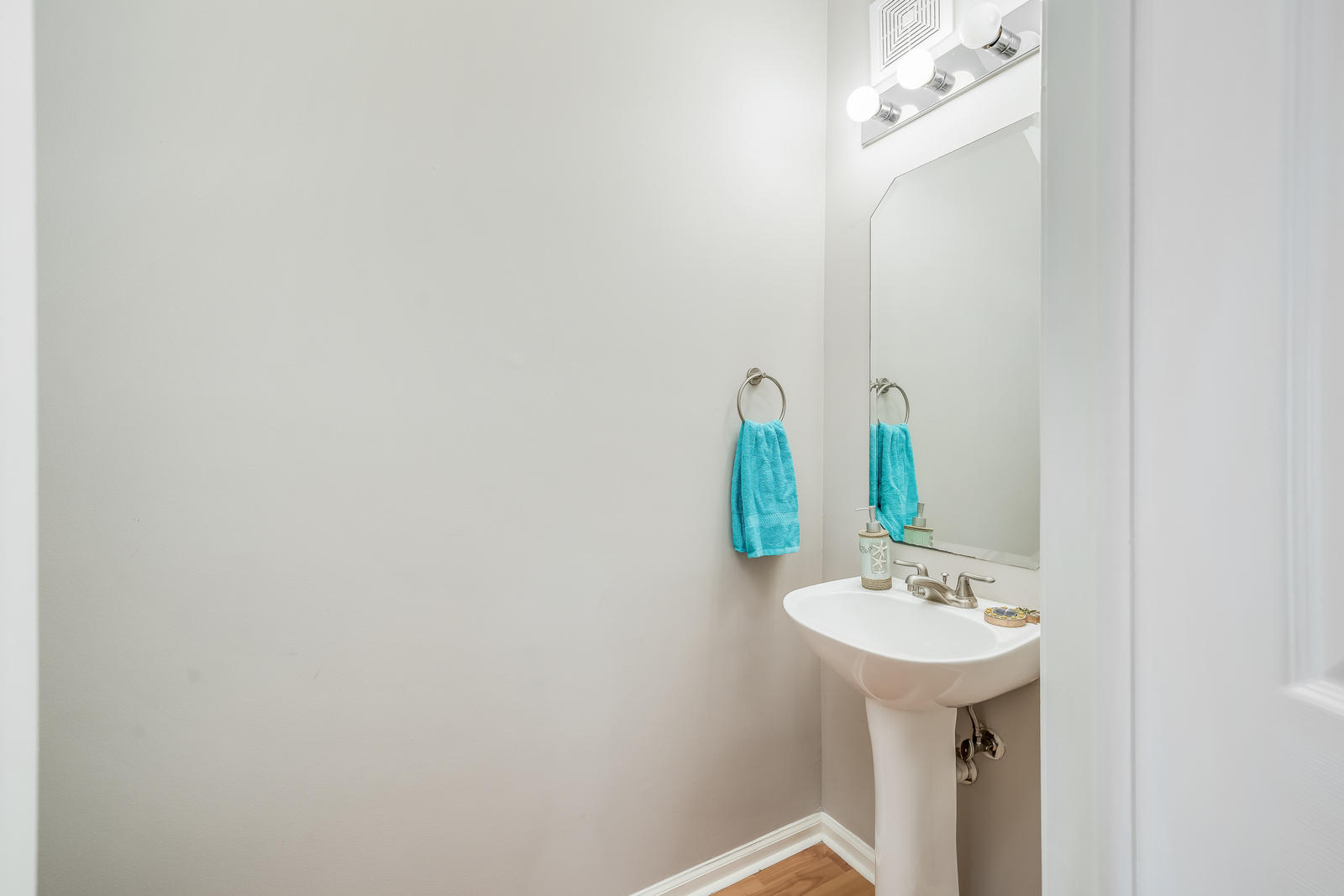 8313 Vía Serena Boca Raton, FL 33433 - Photo 26 of 78 downstairs powder room