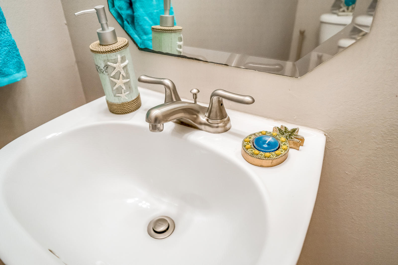 8313 Vía Serena Boca Raton, FL 33433 - Photo 27 of 78 Half bath
