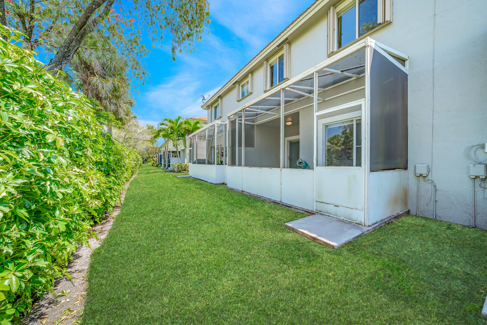 8313 Vía Serena Boca Raton, FL 33433 - Photo 54 of 78 Grassy area behind patio