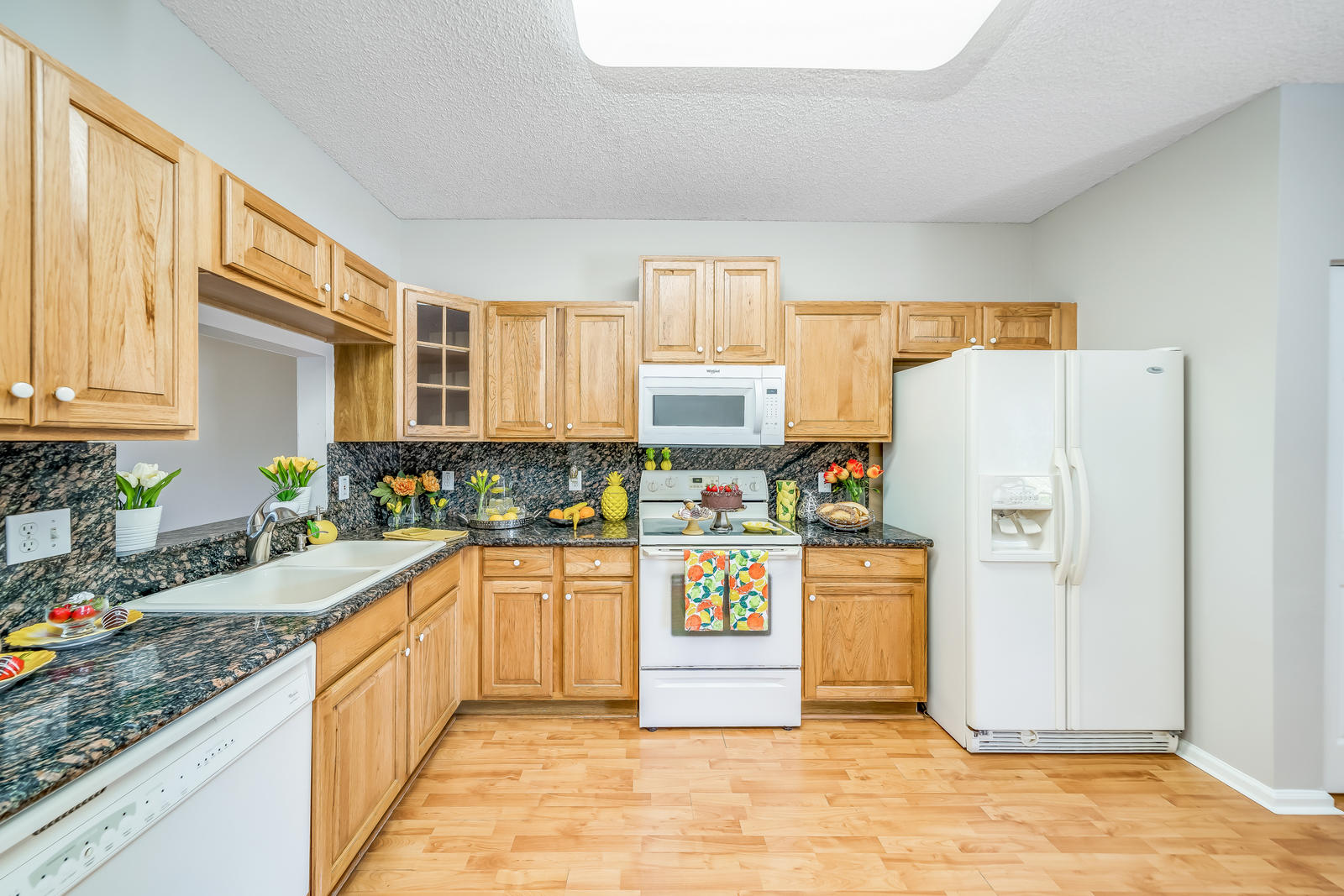 8313 Vía Serena Boca Raton, FL 33433 - Photo 8 of 78 Kitchen
