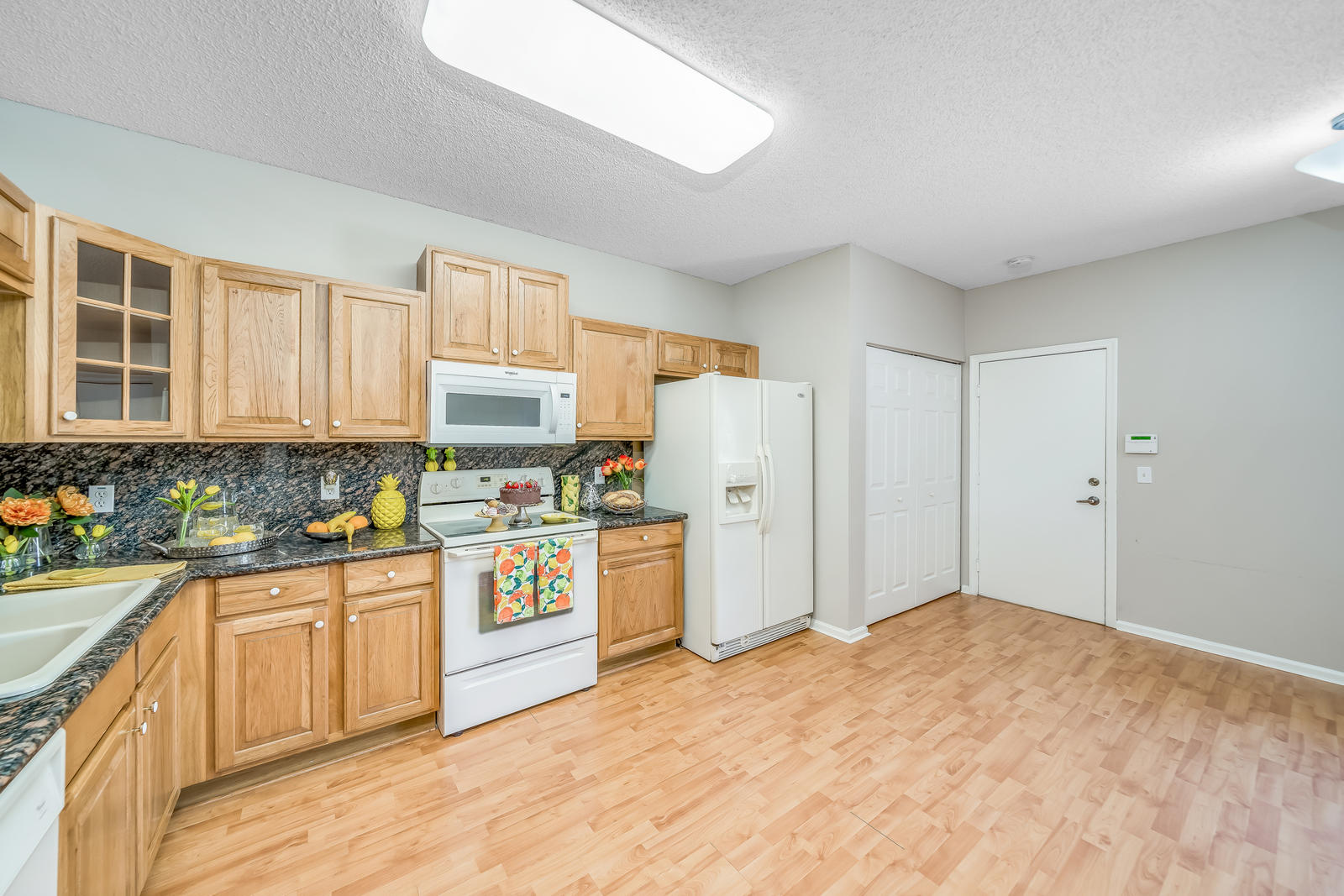 8313 Vía Serena Boca Raton, FL 33433 - Photo 10 of 78 Eat-in Kitchen