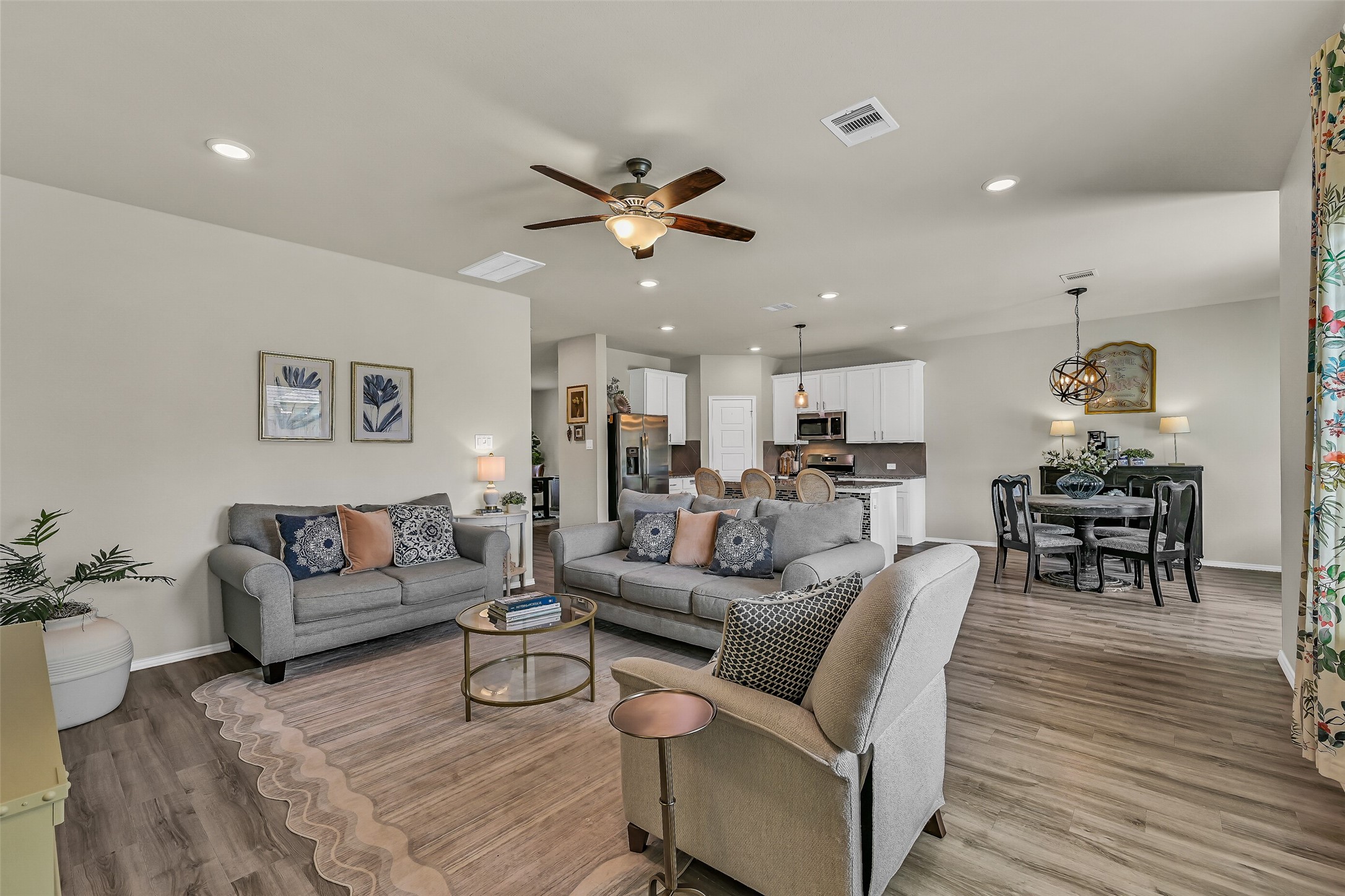 13711 Saxon Cliff Lane Rosharon, TX 77583 - Photo 9 of 30