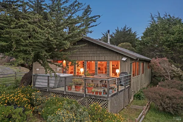 $1,224,000 | 20850 Highway 1, Jenner, CA 95450