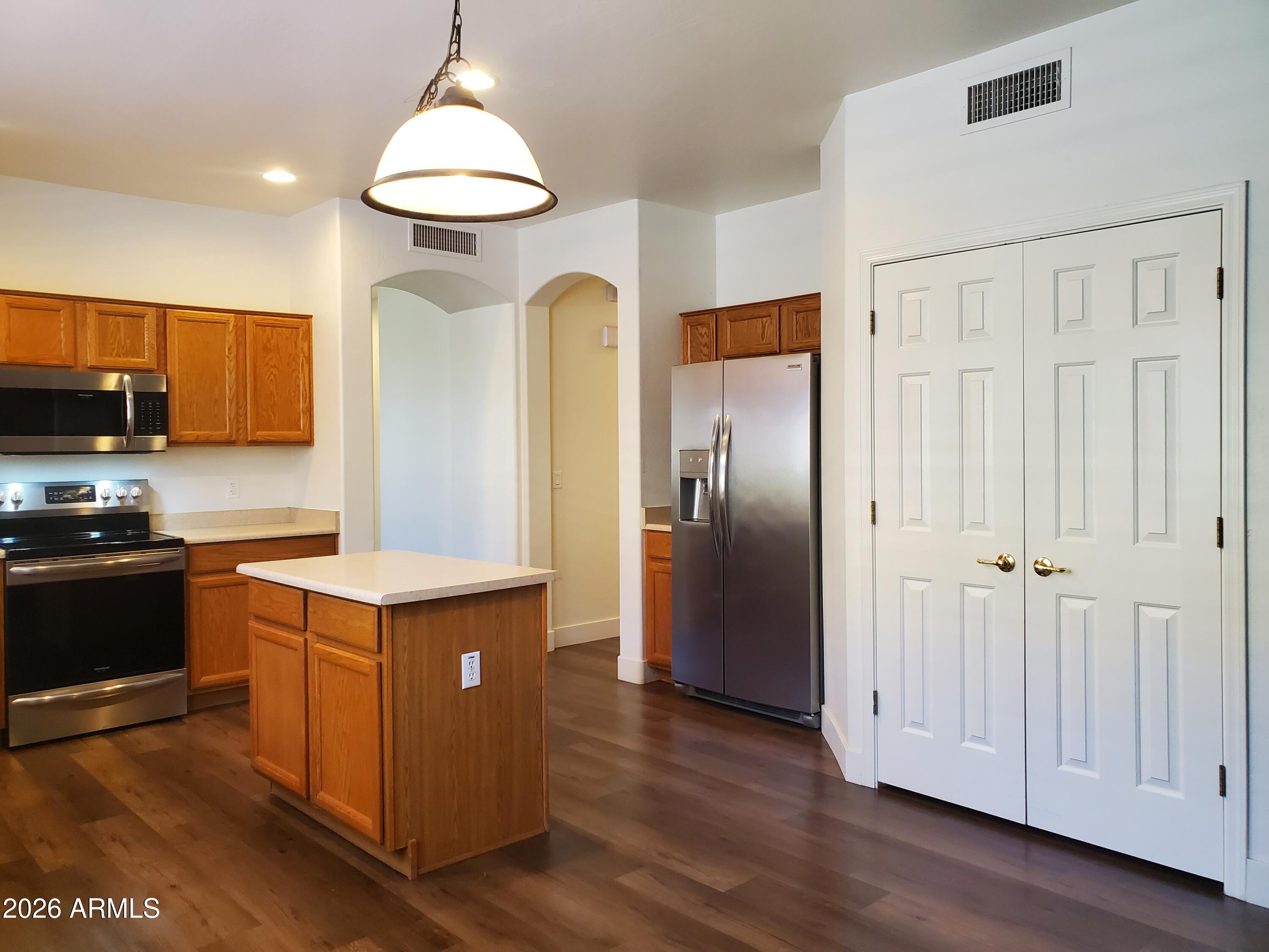 2430 East Darrel Road Phoenix, AZ 85042 - Photo 14 of 64 Kitchen