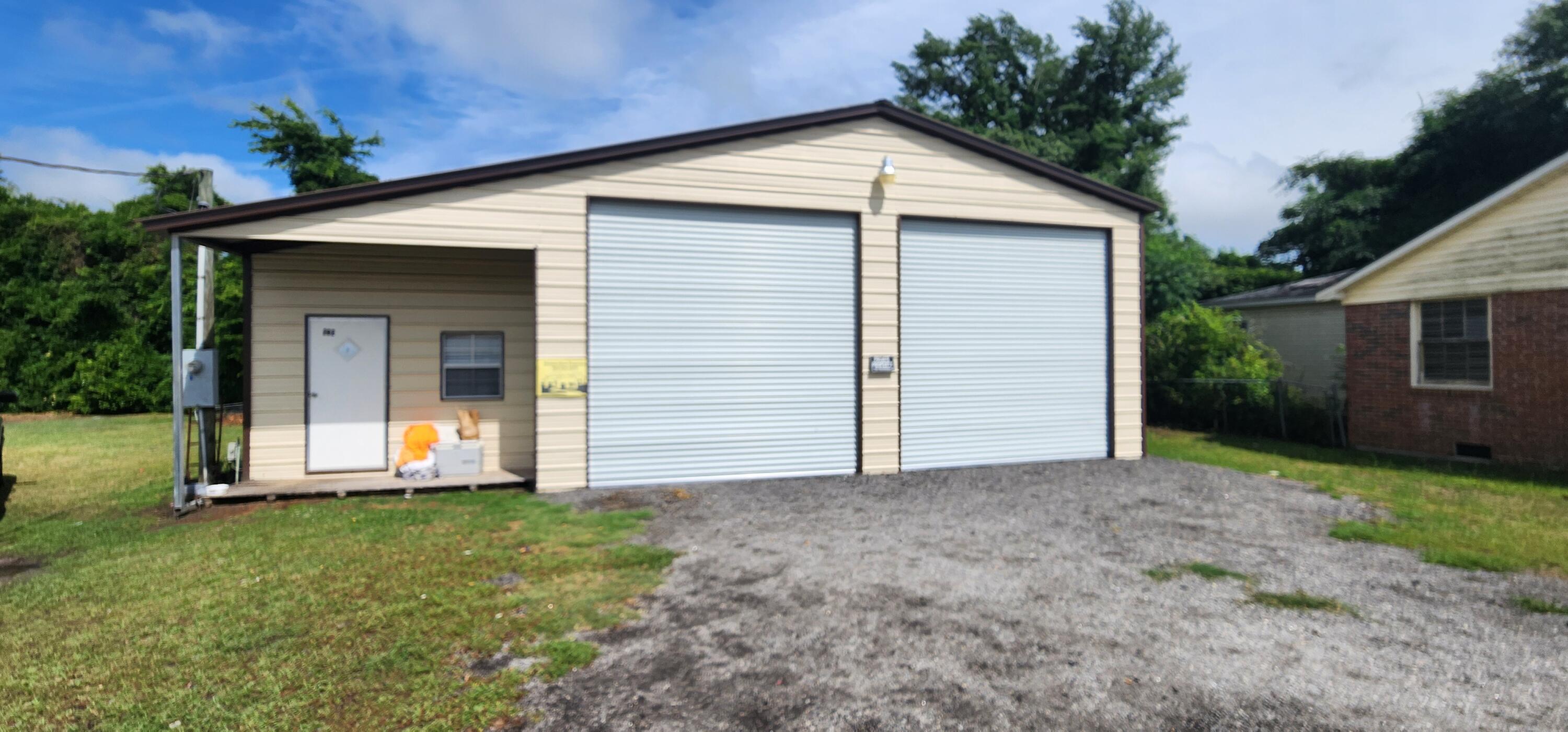 48 West Huggins Street Manning, SC 29102 - Photo 4 of 11 20260507_153743