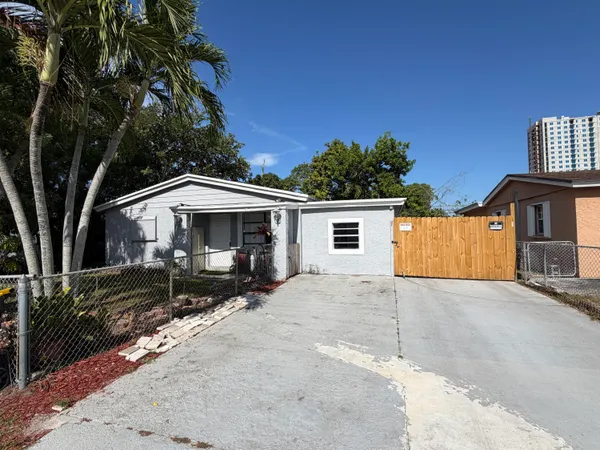 $3,200 | 4927 Southwest 44th Terrace, Dania Beach, FL 33314