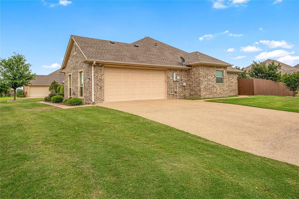 283 Briarleaf Circle Hewitt, TX 76643 - Photo 4 of 38