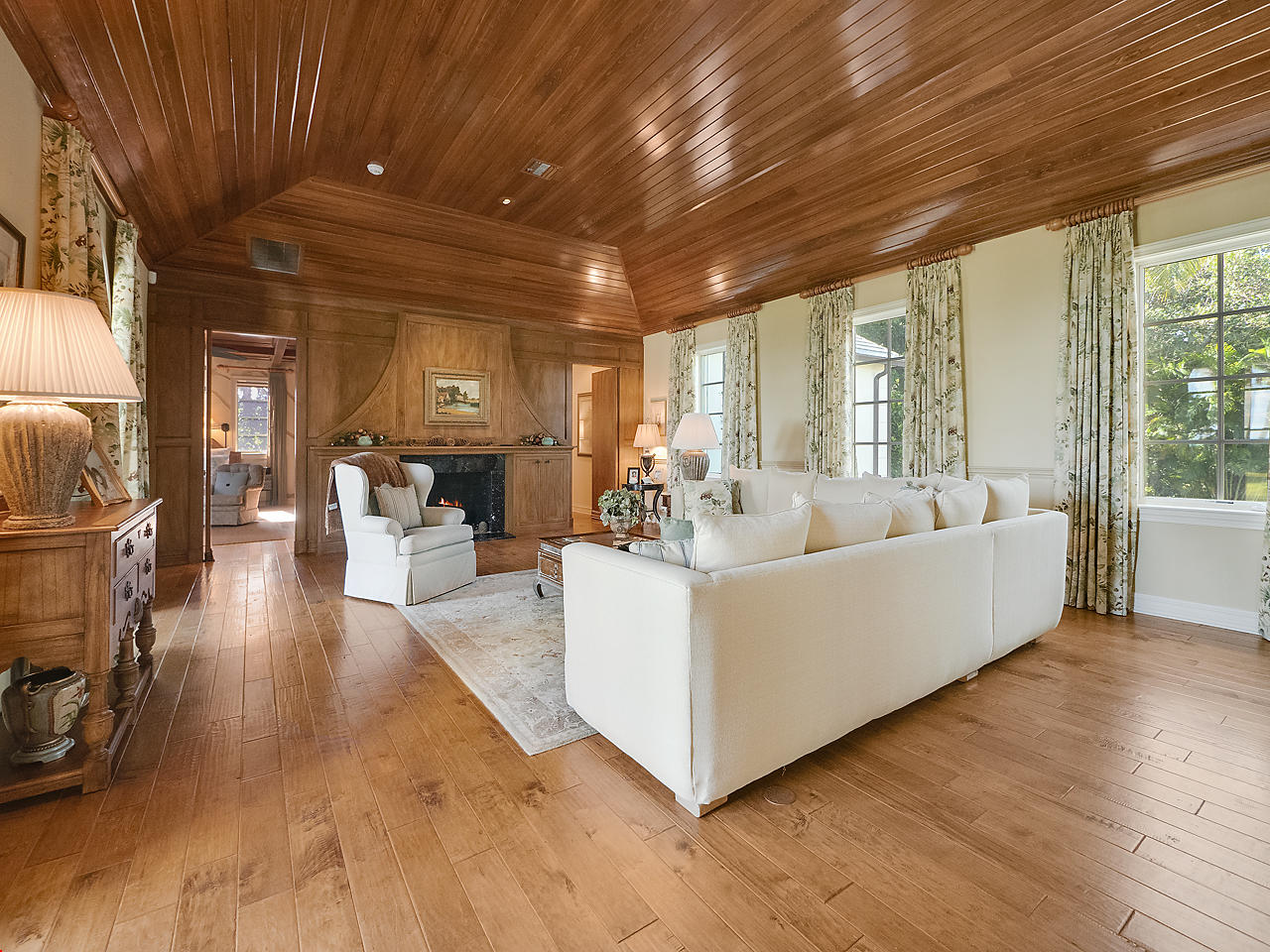 372 South Beach Road Hobe Sound, FL 33455 - Photo 25 of 57 Living Room