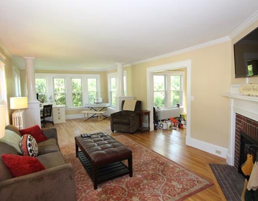 28 Falmouth Road Falmouth, ME 04105 - Photo 3 of 25 Living Room.