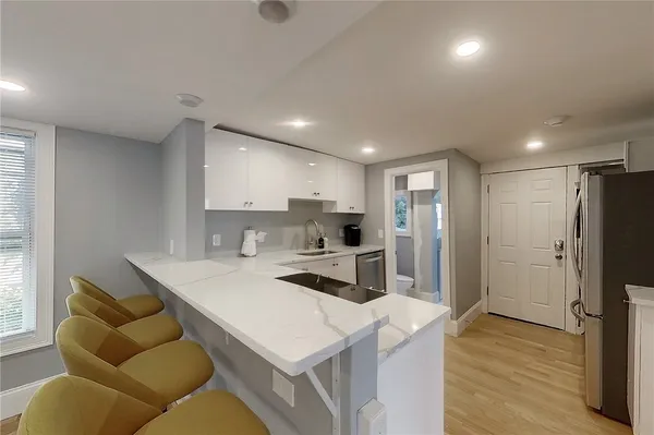 $7,334 | 382 Spring Street, Unit 2, Newport, RI 02840