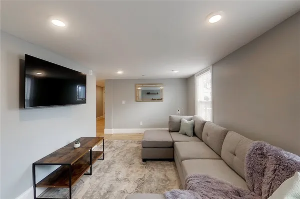 $7,334 | 382 Spring Street, Unit 2, Newport, RI 02840