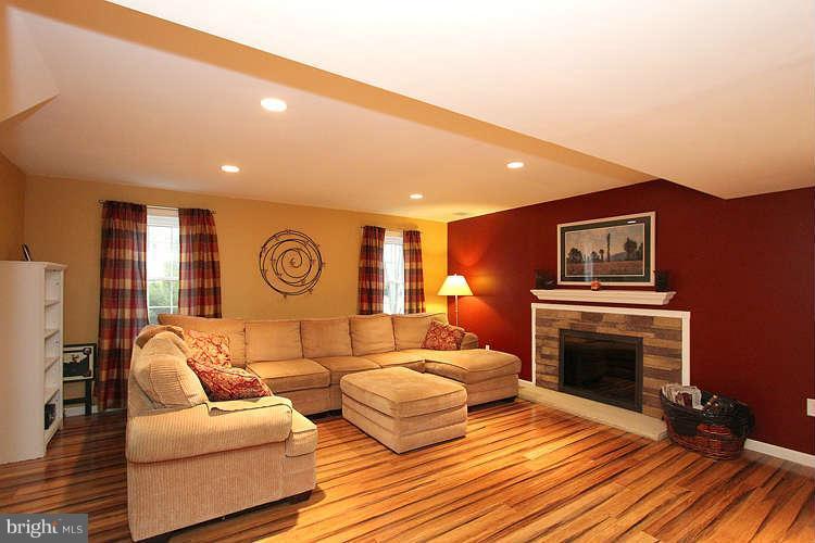 19217 Treadway Road Brookeville, MD 20833 - Photo 24 of 29 Family Room