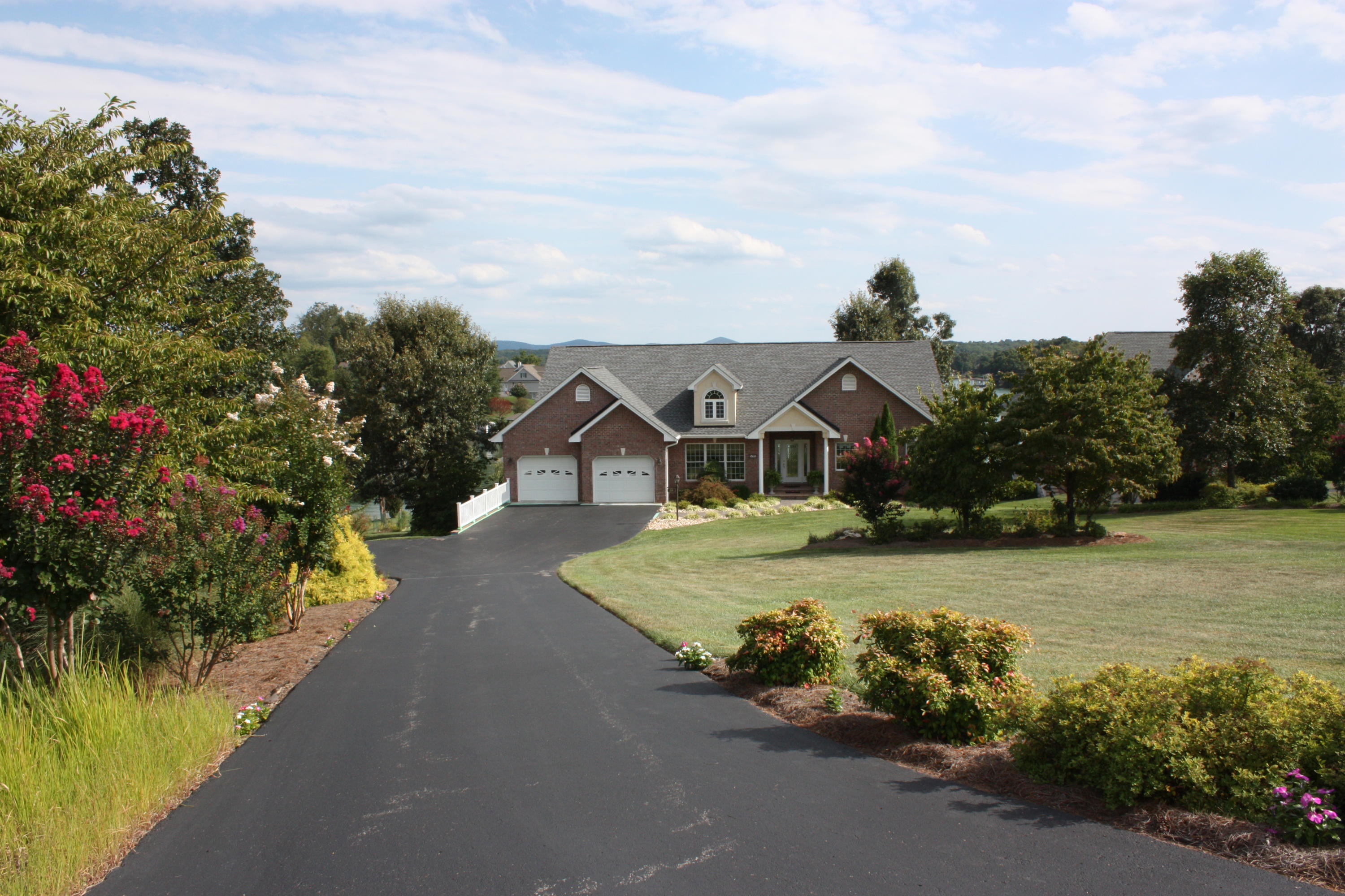 520 Calypso Road Moneta, VA 24121 - Photo 3 of 46 The Home