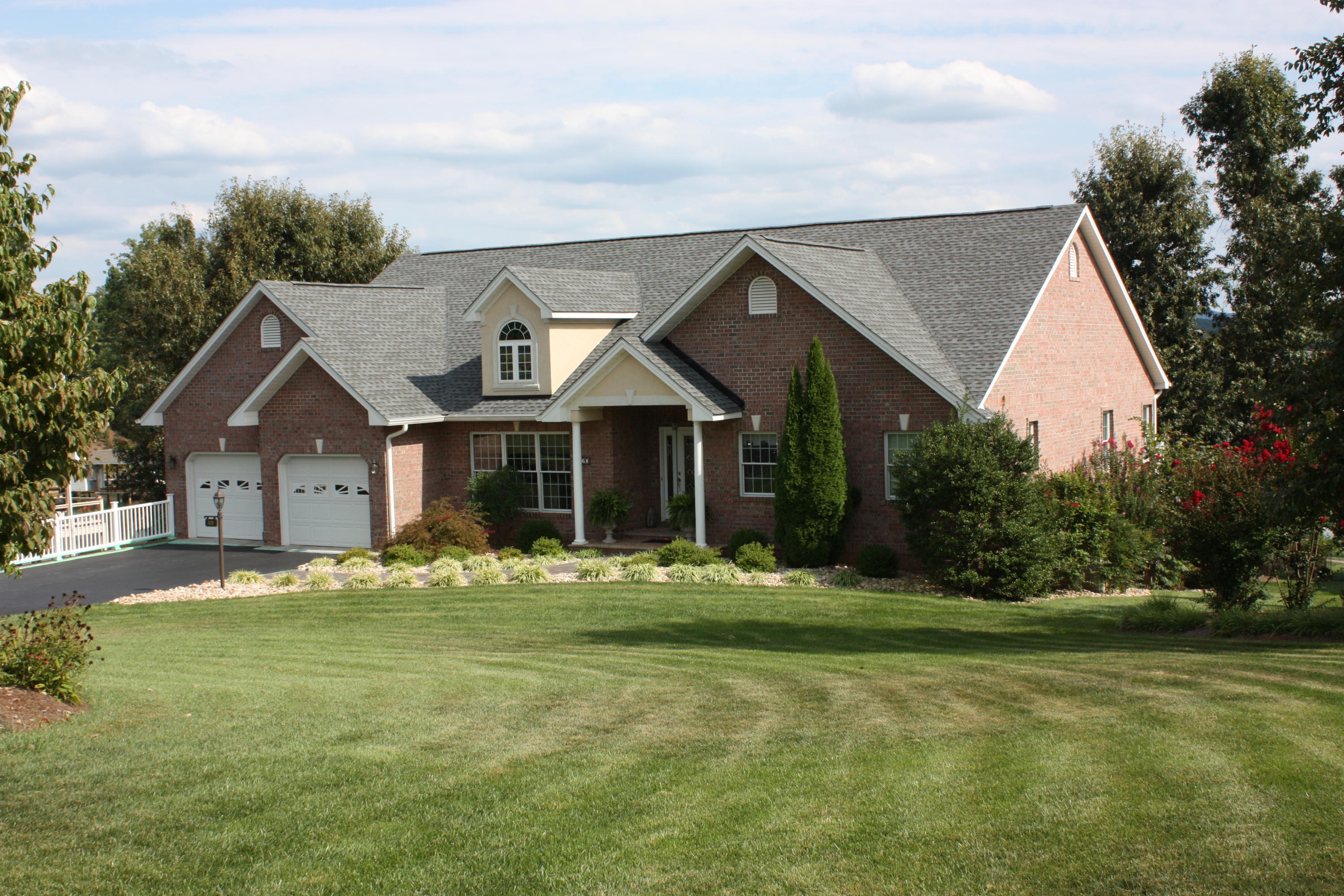520 Calypso Road Moneta, VA 24121 - Photo 4 of 46 The Home