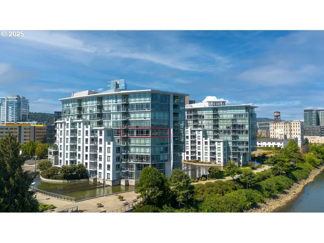 a black and white photo of a city