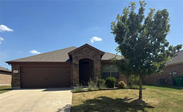 $1,895 | 308 Triple Crown Lane, Ponder, TX 76259
