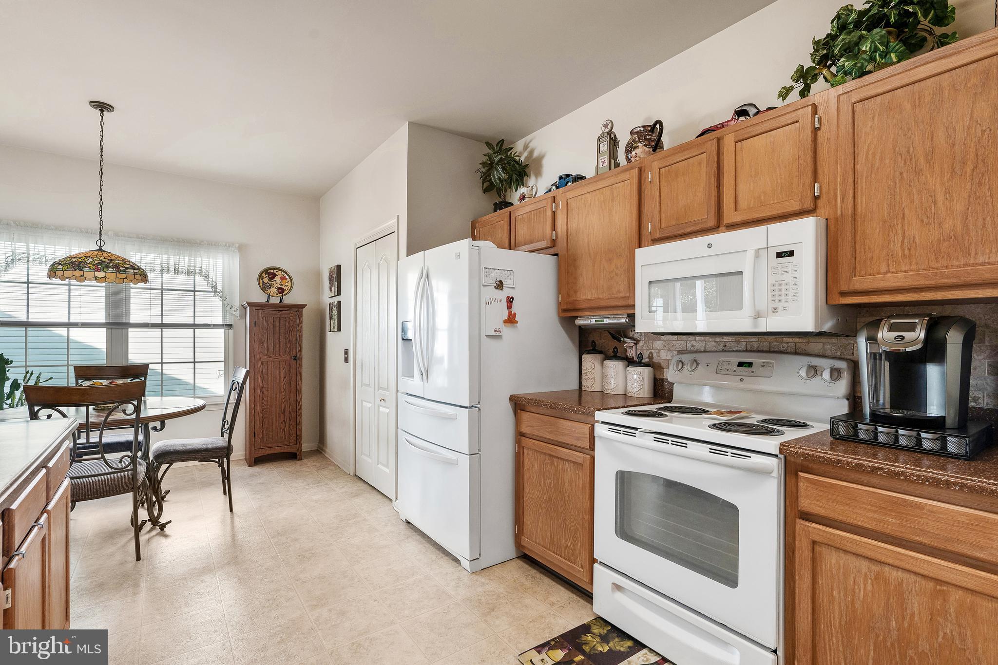 18 Ashley Drive Delran, NJ 08075 - Photo 8 of 28 Kitchen