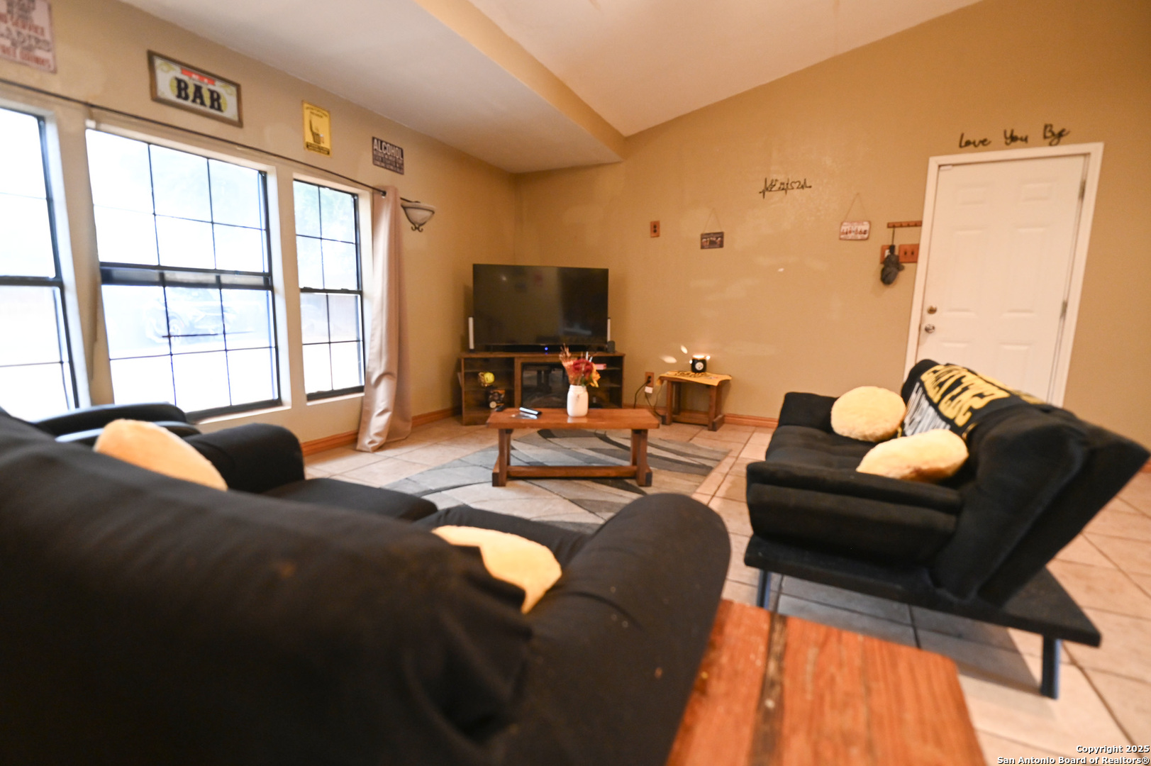 42 Mobile Road Cotulla, TX 78014 - Photo 17 of 21 a living room with furniture and a flat screen tv