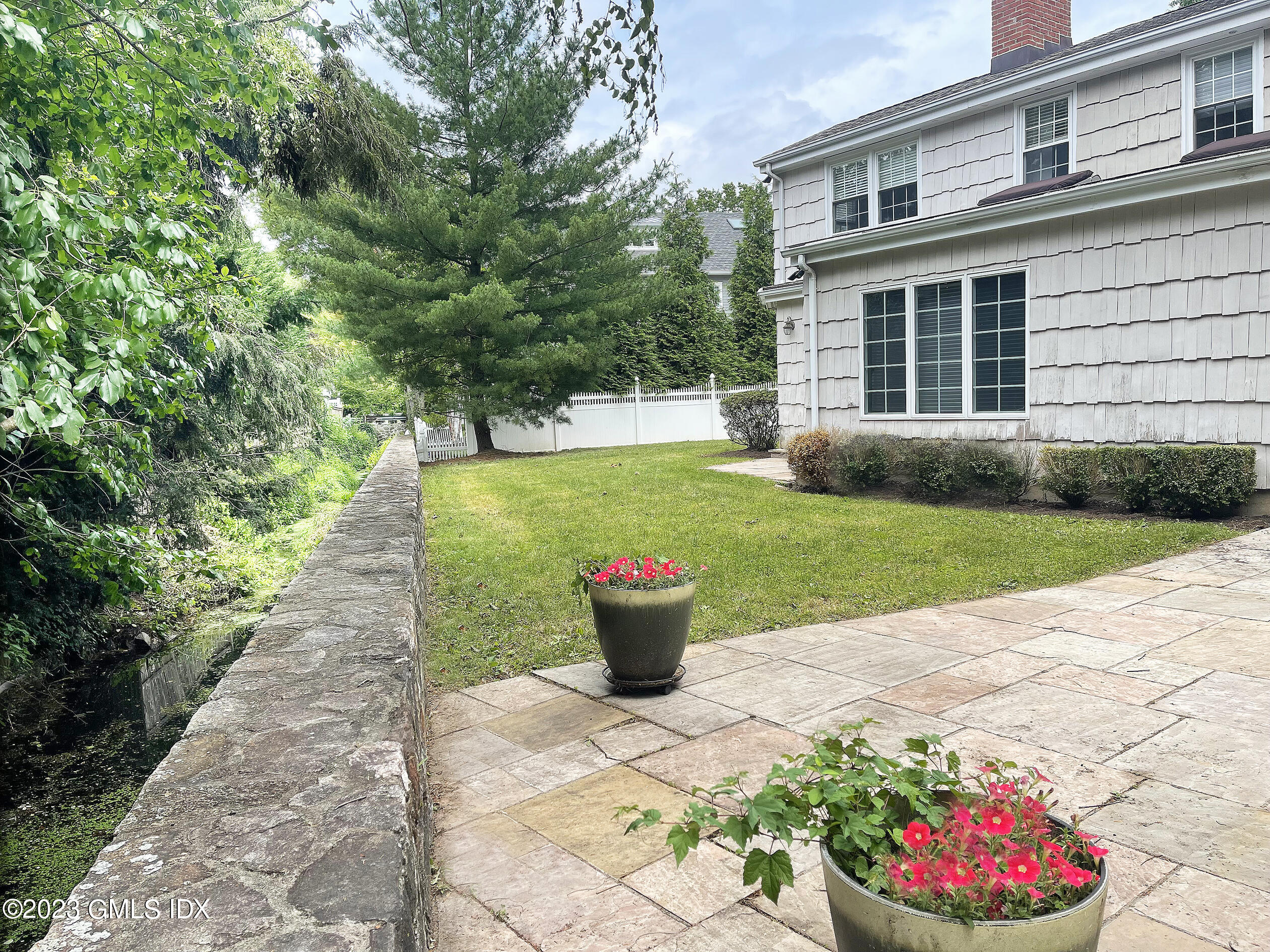30 Split Timber Place Riverside, CT 06878 - Photo 40 of 45 a view of a backyard with chair and garden