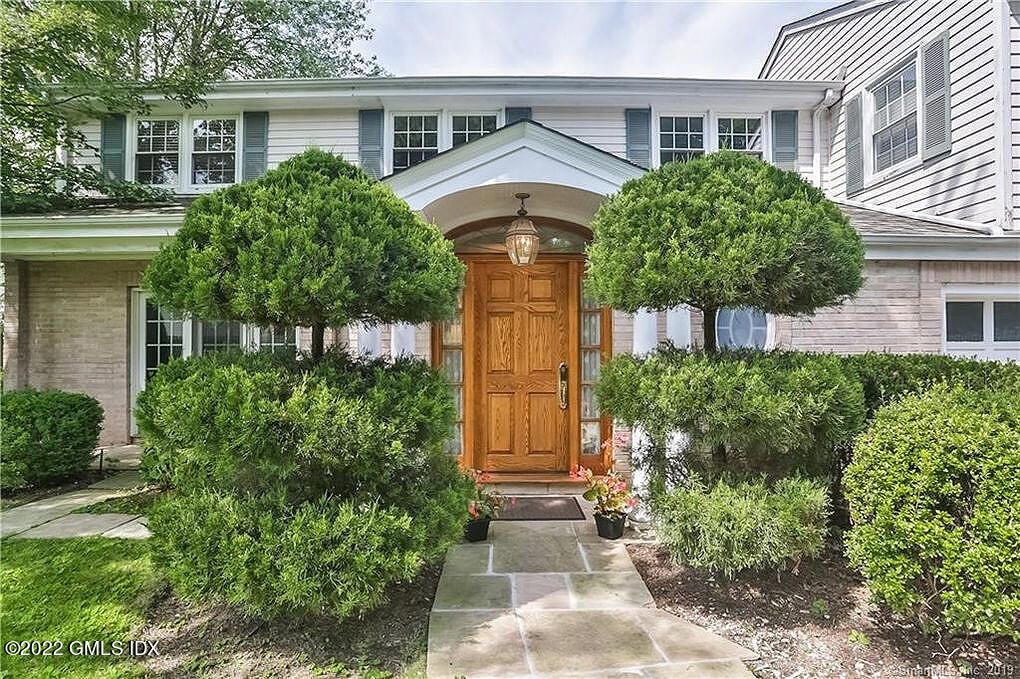 30 Split Timber Place Riverside, CT 06878 - Photo 4 of 45 a front view of a house with garden