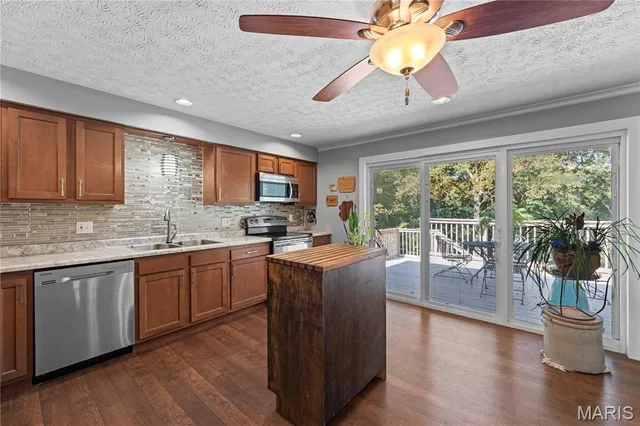 $379,000 | 4255 Highway 160, Highland, IL 62249