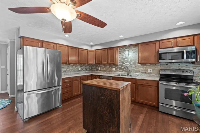 $379,000 | 4255 Highway 160, Highland, IL 62249