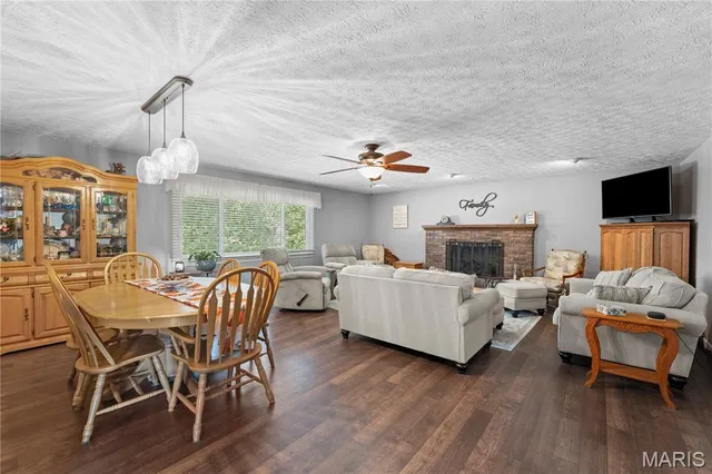 $379,000 | 4255 Highway 160, Highland, IL 62249