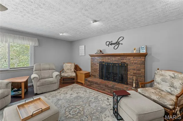 $379,000 | 4255 Highway 160, Highland, IL 62249