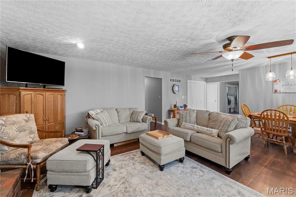 4255 Highway 160 Highland, IL 62249 - Photo 6 of 30