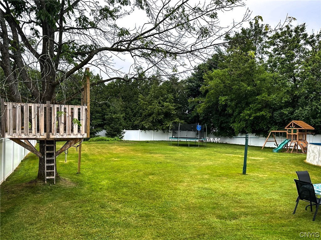 25 Forest Road New Hartford, NY 13501 - Photo 2 of 37