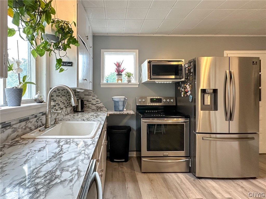 25 Forest Road New Hartford, NY 13501 - Photo 8 of 37