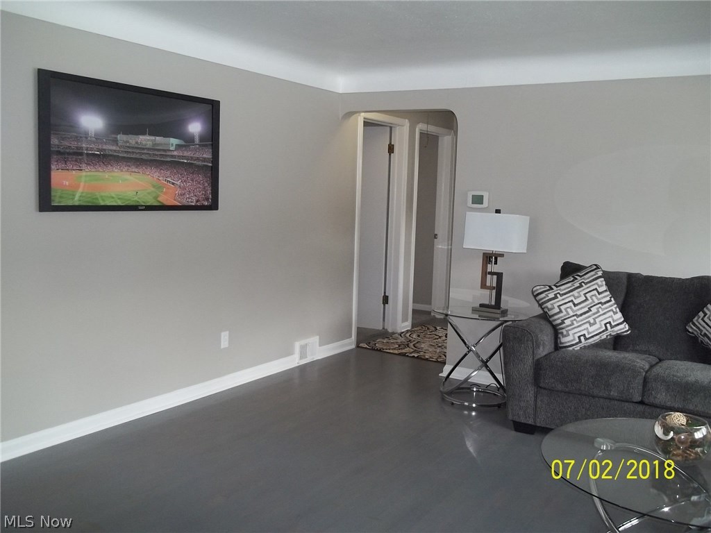 5502 Hauserman Road Cleveland, OH 44130 - Photo 5 of 24