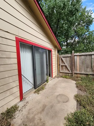 $1,295 | 6000 Emerald Forest Drive, Unit A, Austin, TX 78745