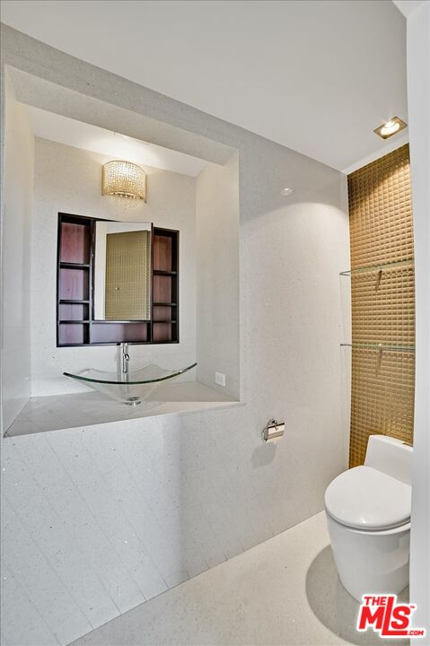 7044 Los Tilos Road Los Angeles, CA 90068 - Photo 43 of 58 a bathroom with a toilet sink and mirror