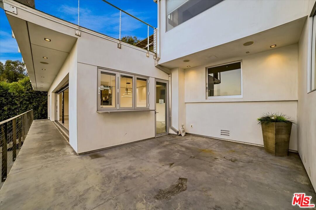 7044 Los Tilos Road Los Angeles, CA 90068 - Photo 45 of 58