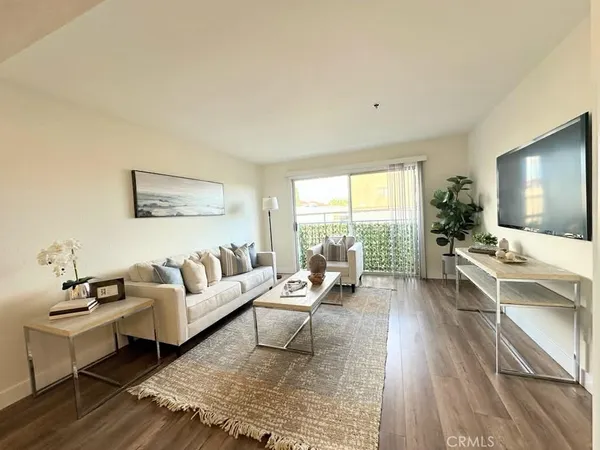 $379,900 | 24410 Crenshaw Boulevard, Unit 113, Torrance, CA 90505