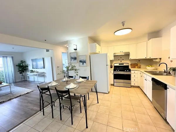 $379,900 | 24410 Crenshaw Boulevard, Unit 113, Torrance, CA 90505