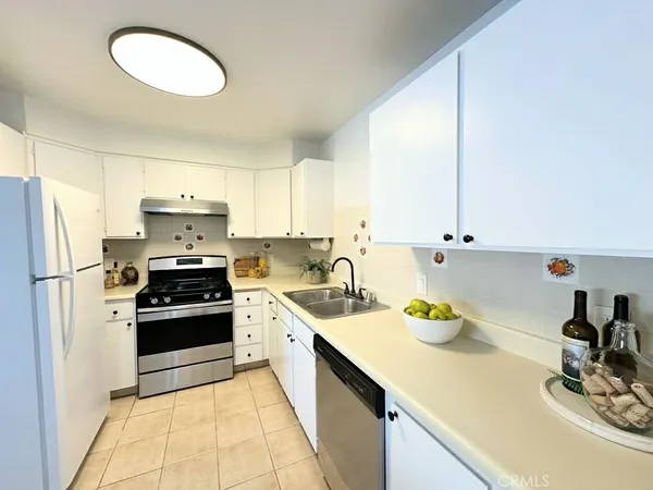 $379,900 | 24410 Crenshaw Boulevard, Unit 113, Torrance, CA 90505