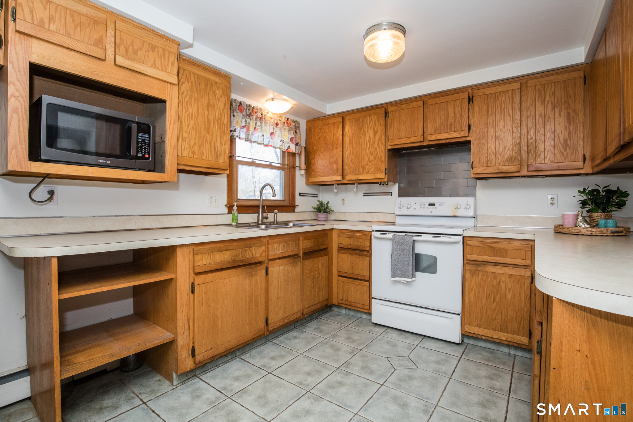 13 Bailey Avenue Wallingford, CT 06492 - Photo 16 of 36 Kitchen