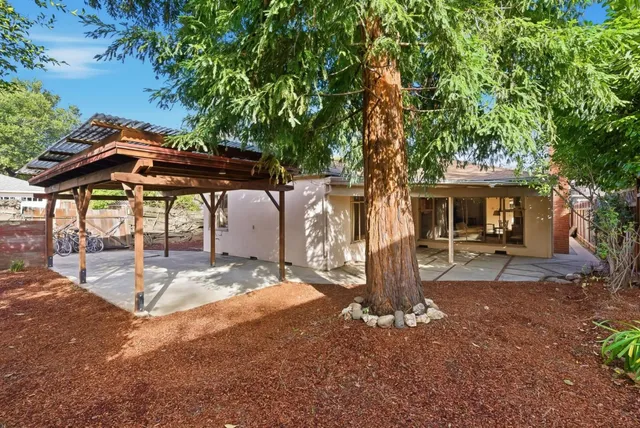 $2,700,000 | 915 Cloud Avenue, Menlo Park, CA 94025